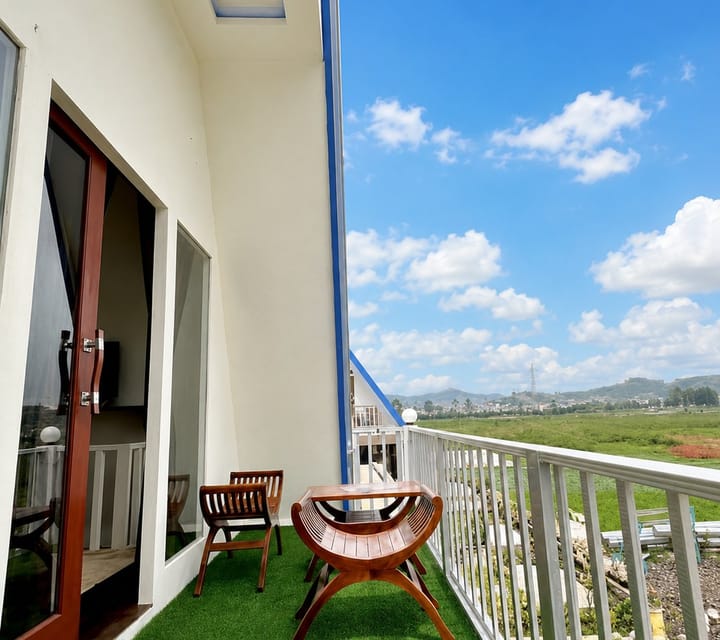 Salju Cottage atas