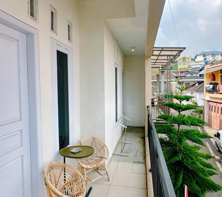 Villa kapasitas 12 orang (3 kamar) ~ Sejiwa Homestay